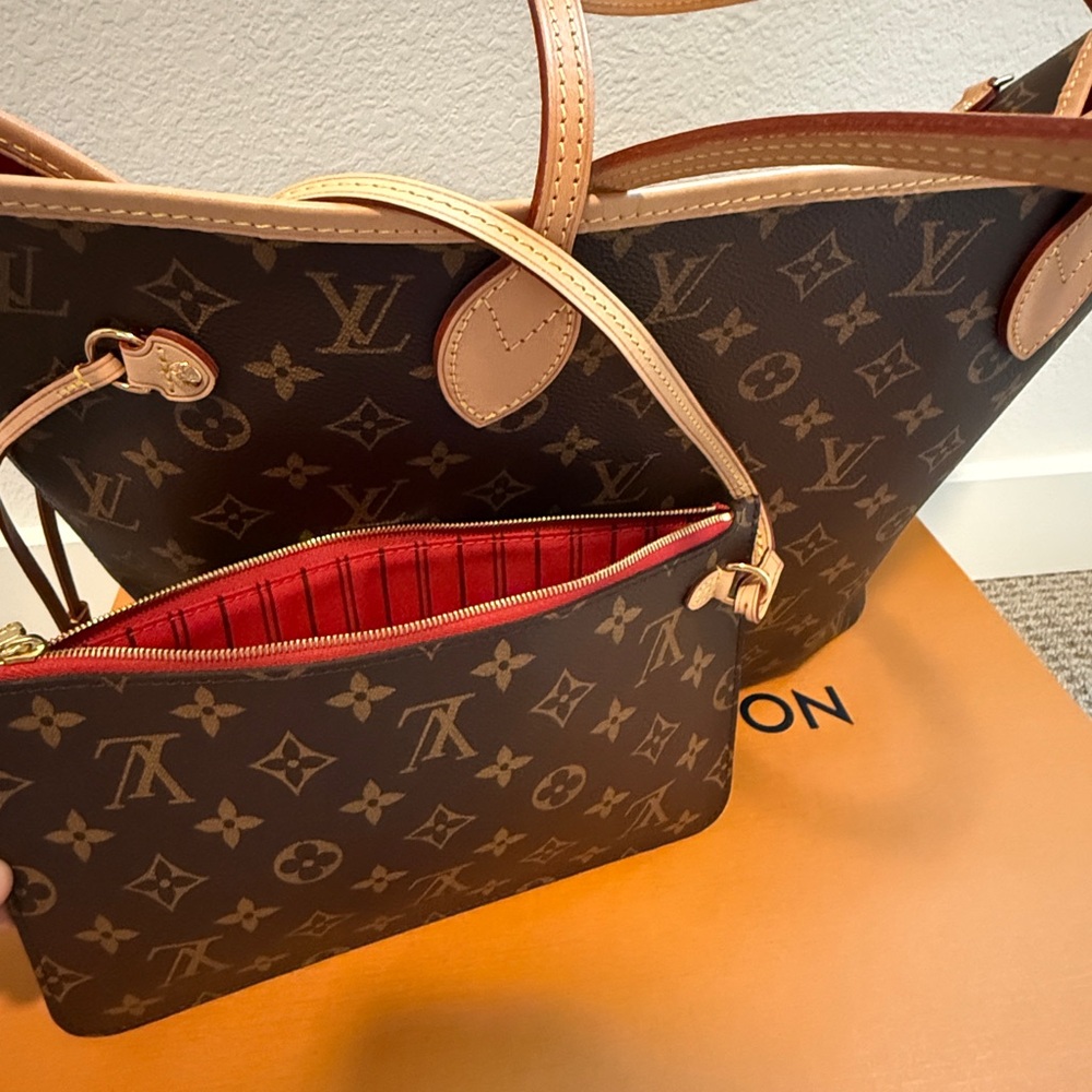 Louis Vuitton Neverfull MM Brown Monogram Tote Bag - Picture 5 of 9